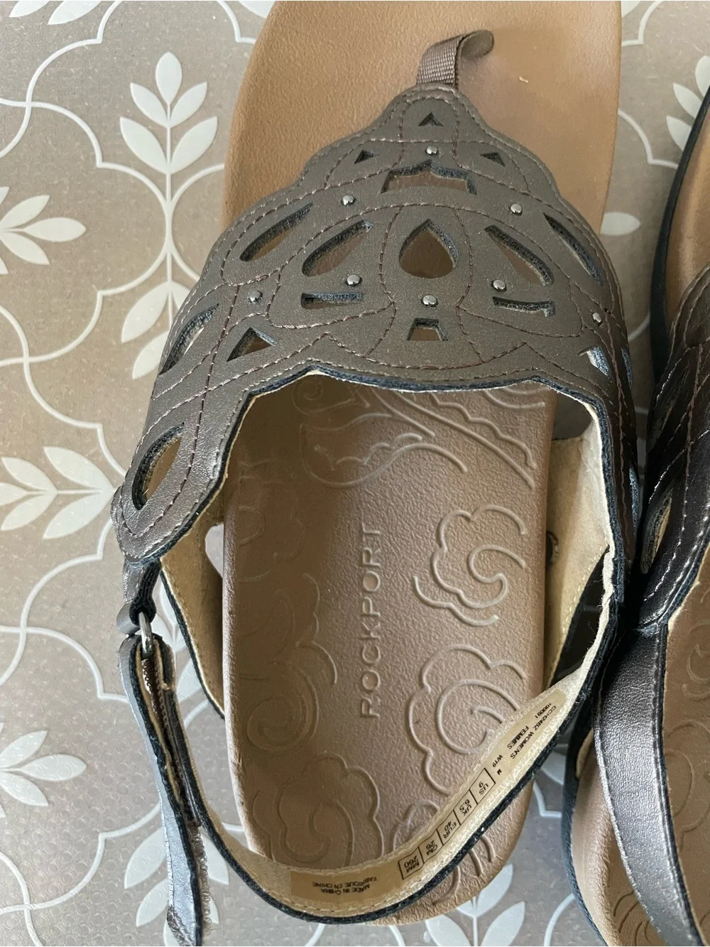 Vintage Rockport Women's Pewter Bronze Laser-Cut Toe-Post Slingback Stud Accents